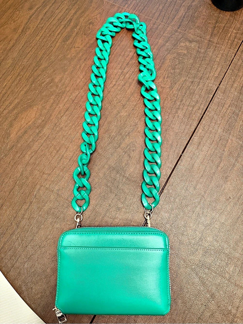 Green Chain Strap Crossbody Bag Like New